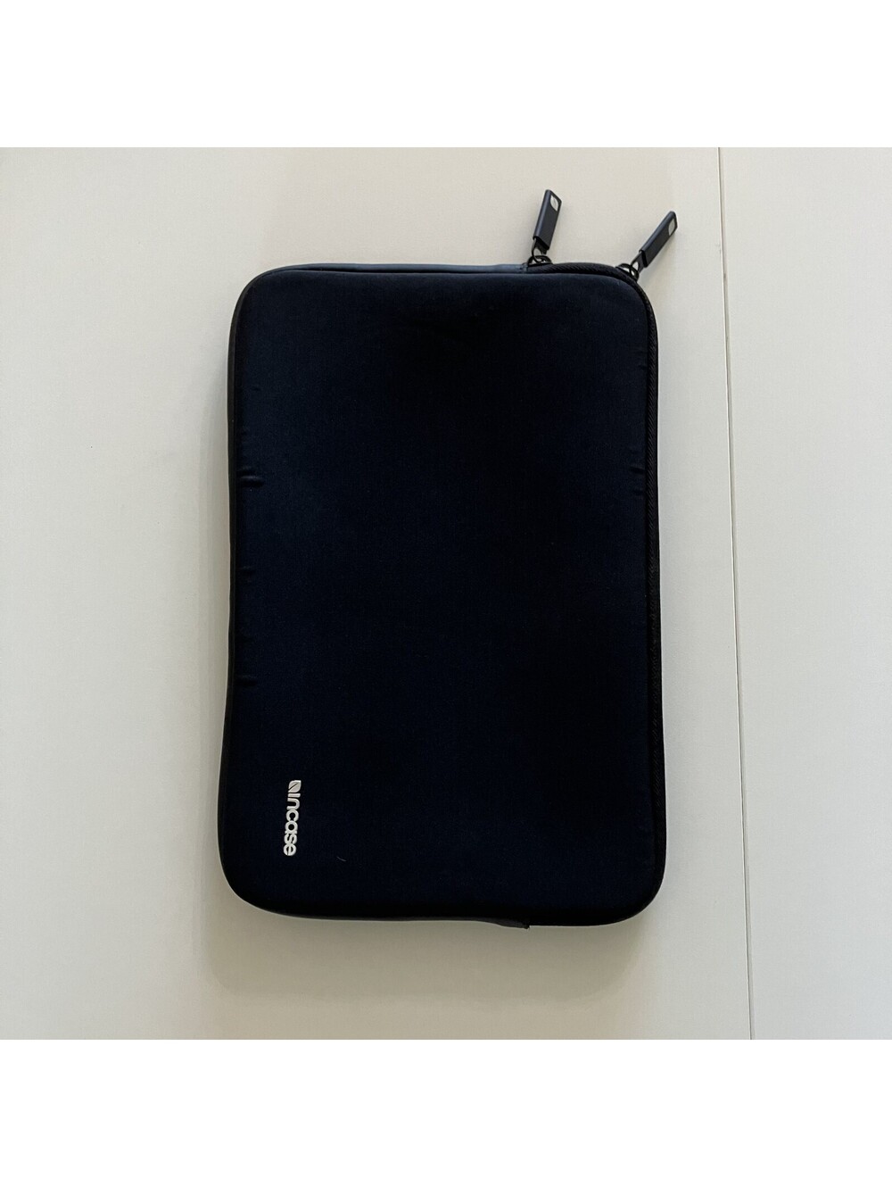 Incase Laptop Sleeve Protective Minimalist Travel Case Black Fuzzy Inside 11"